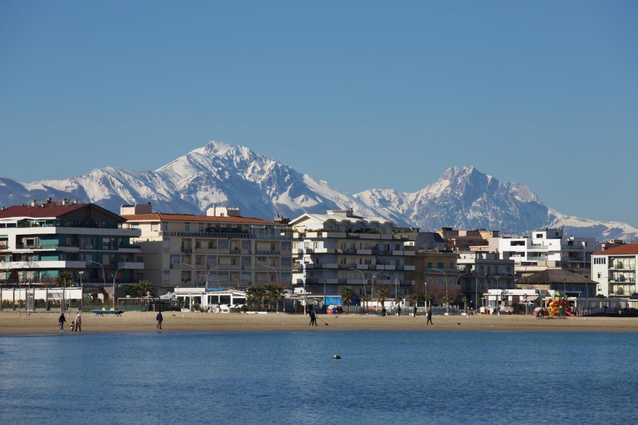 "Casa Incantevole" Fronte Mare Pescara - Appartamento Via Buozzi المظهر الخارجي الصورة